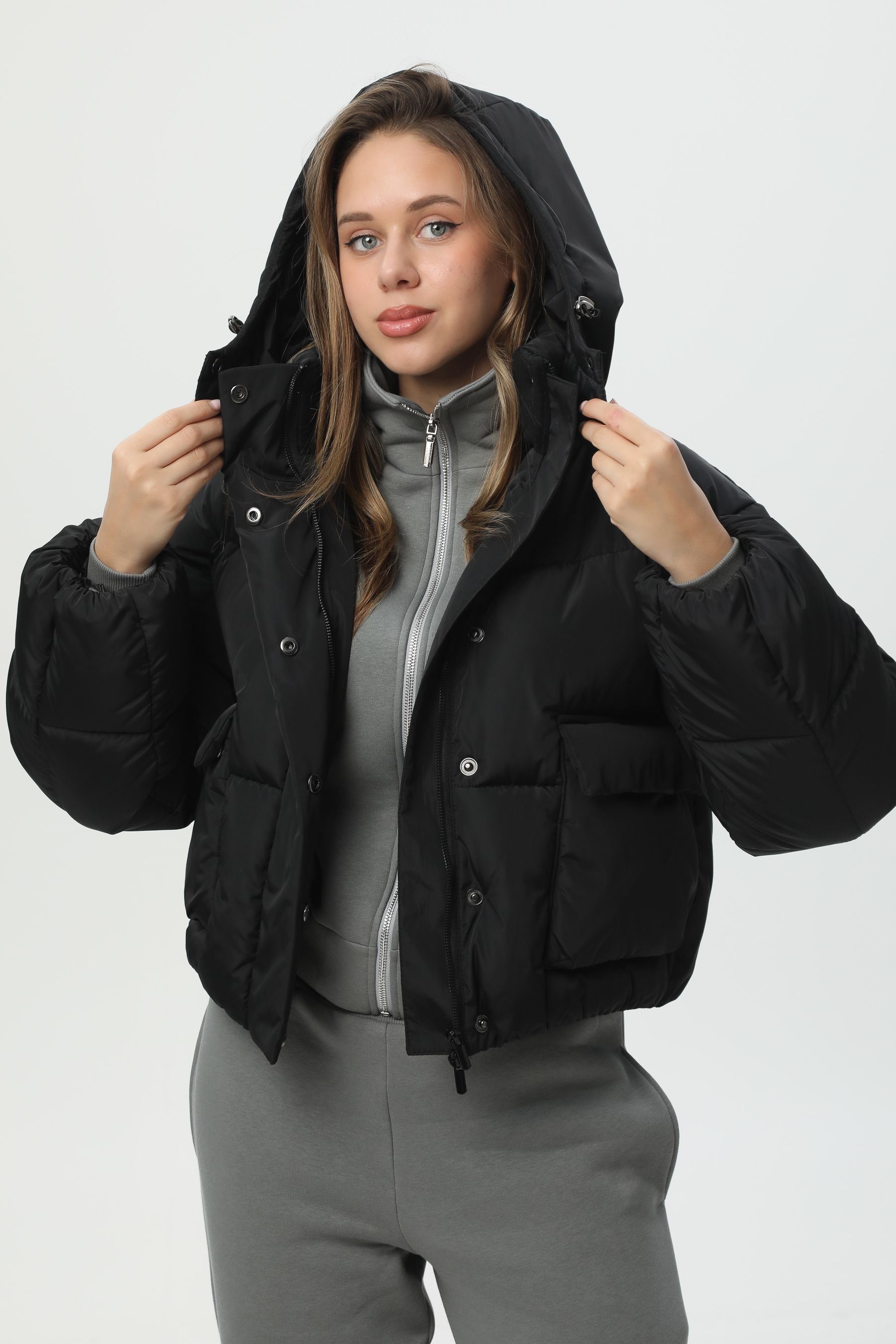 Коротка чорна куртка-пуховик CozyShield 1 559BSTNBLK фото