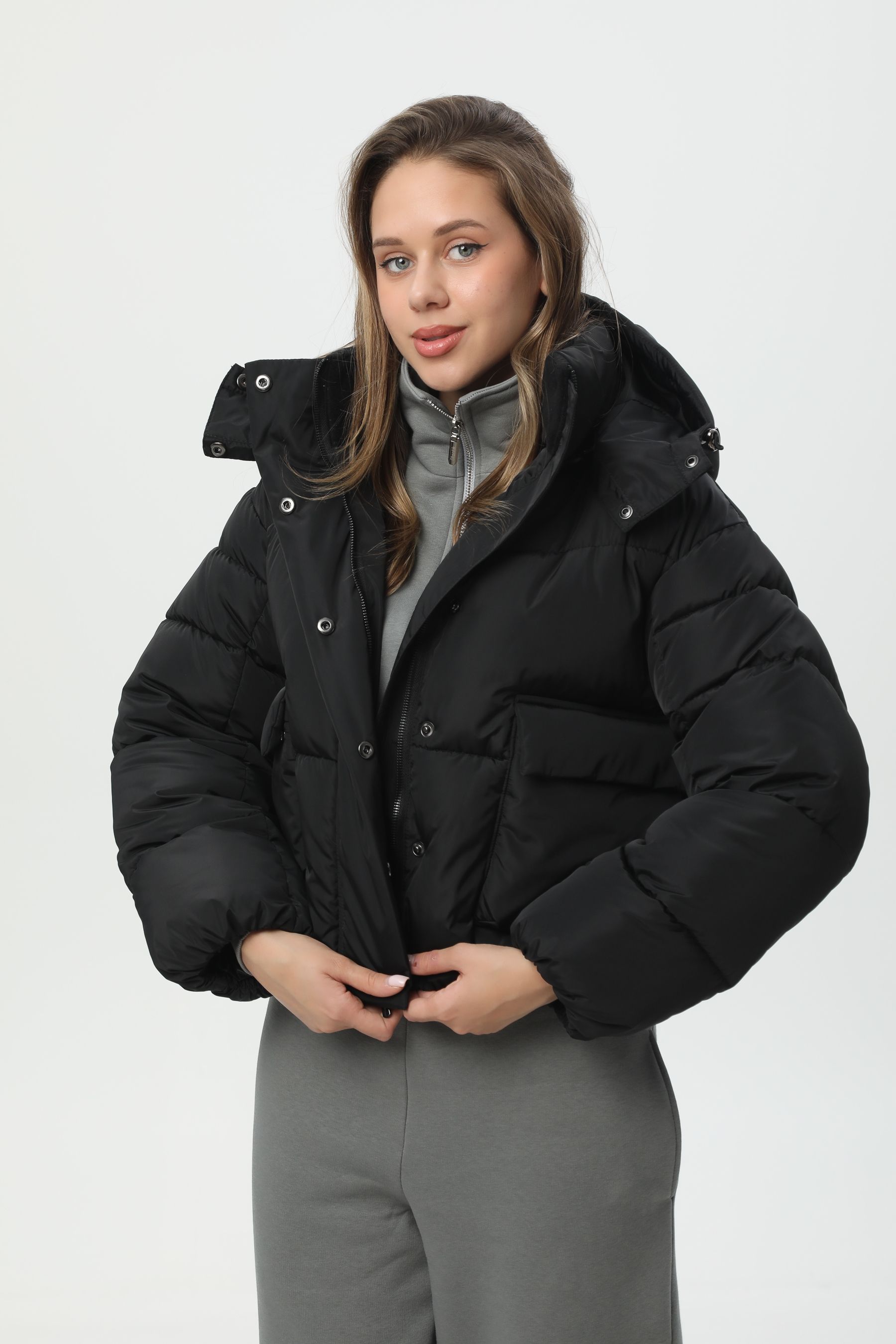 Коротка чорна куртка-пуховик CozyShield 1 559BSTNBLK фото