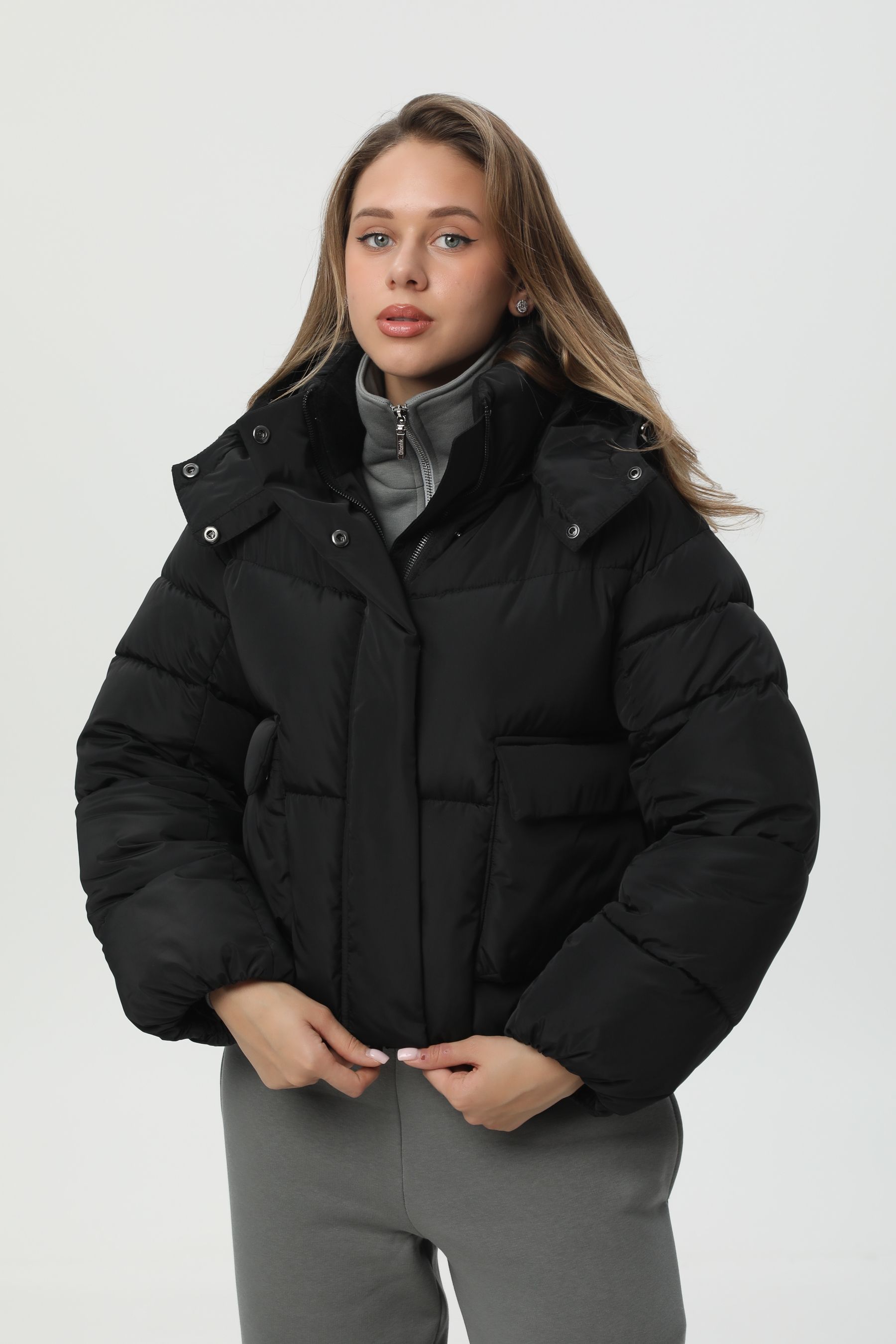 Коротка чорна куртка-пуховик CozyShield 1 559BSTNBLK фото