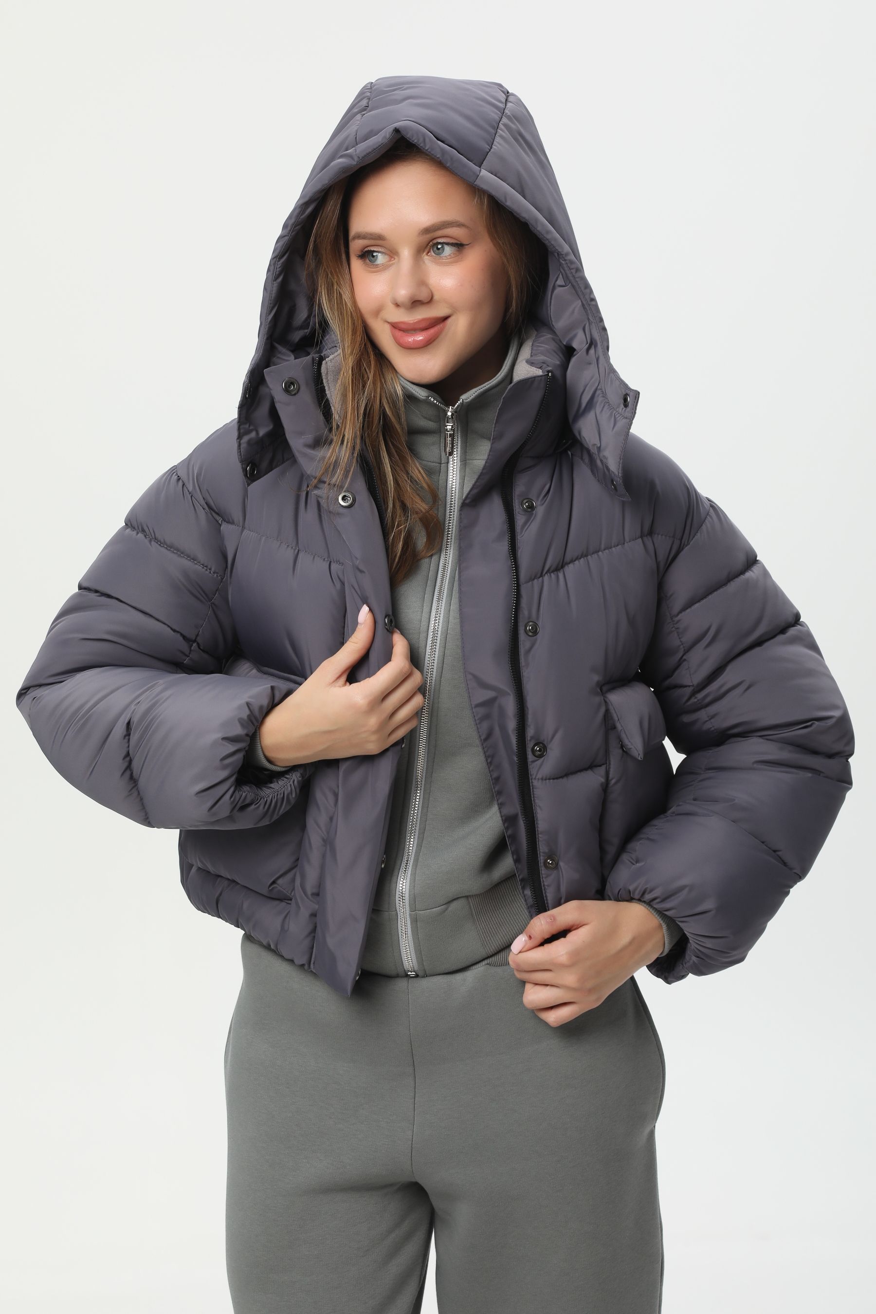 Коротка темно-сіра куртка-пуховик CozyShield 1 559BSTNGRPHT фото